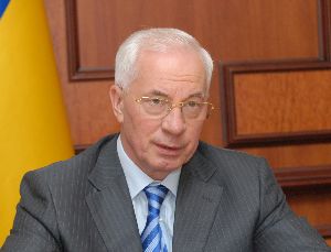 Азаров считает, что украинцы слишком много зарабатывают доход